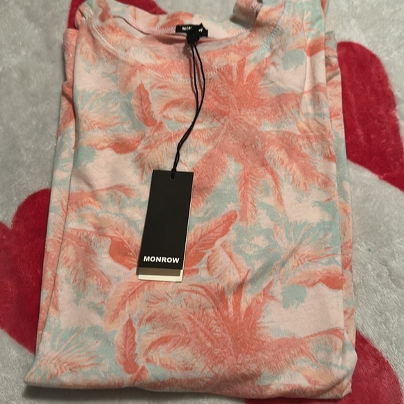 NWT MONROW
Palm Tree Crewneck Tee - Picture 11 of 11